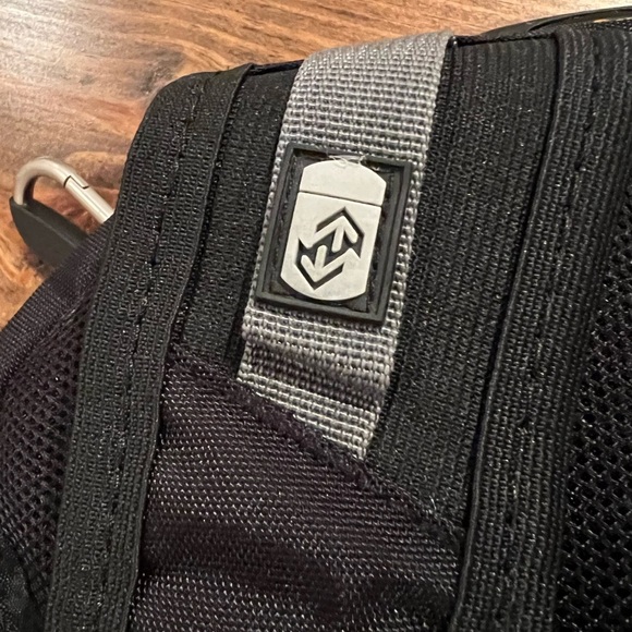 SwissGear Laptop Computer Black Backpack, EUC, ample storage, Airflow, durable, - Picture 10 of 14